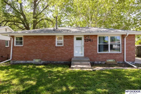 7341 Holdrege St, Lincoln, NE 68505
