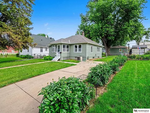 4303 Saratoga St, Omaha, NE 68111