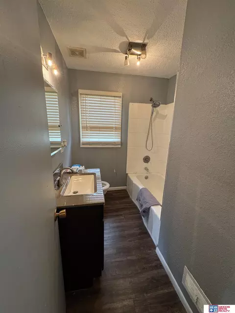 Bath - 1630 Scott St, Beatrice, NE 68310 photo 1 of 1