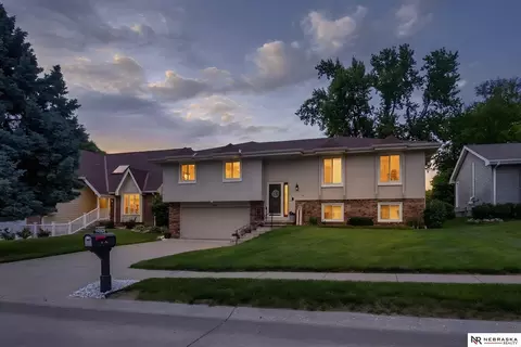 15268 Pepperwood Dr, Omaha, NE 68154