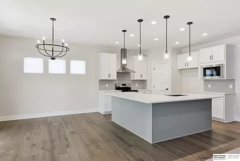 Kitchen - 17005 Daniel St, Bennington, NE 68007 photo 2 of 5
