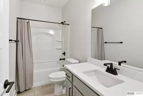 Bath - 17005 Daniel St, Bennington, NE 68007 photo 1 of 3