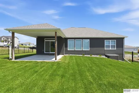 Exterior - 17005 Daniel St, Bennington, NE 68007 photo 4 of 4