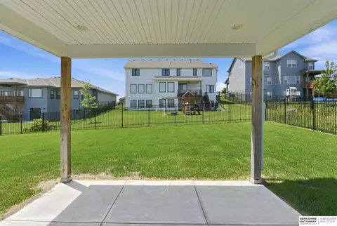 Exterior - 17005 Daniel St, Bennington, NE 68007 photo 3 of 4