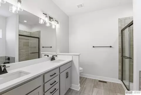 Bath - 17005 Daniel St, Bennington, NE 68007 photo 2 of 3
