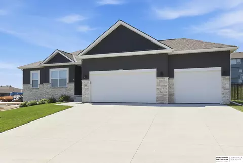 17005 Daniel St, Bennington, NE 68007