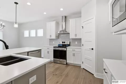Kitchen - 17005 Daniel St, Bennington, NE 68007 photo 5 of 5