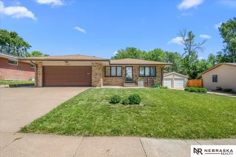 1520 Fairfield St, Lincoln, NE 68521