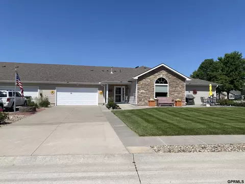 8614 N 161st Plz, Bennington, NE 68007