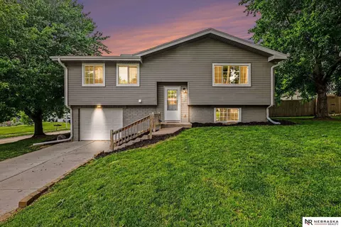 21208 Palomino Rd, Omaha, NE 68022