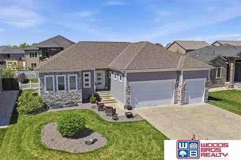 1121 N 97th St, Lincoln, NE 68505
