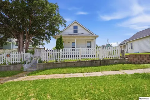 3621 V St, Omaha, NE 68107