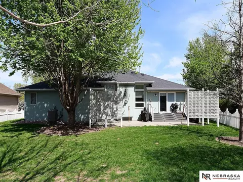 20911 Hampton Cir, Gretna, NE 68028