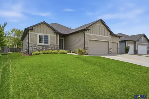 6339 Cavvy Rd, Lincoln, NE 68516