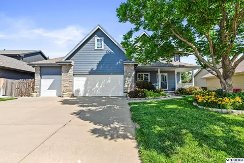 17232 S Creek Cir, Omaha, NE 68136