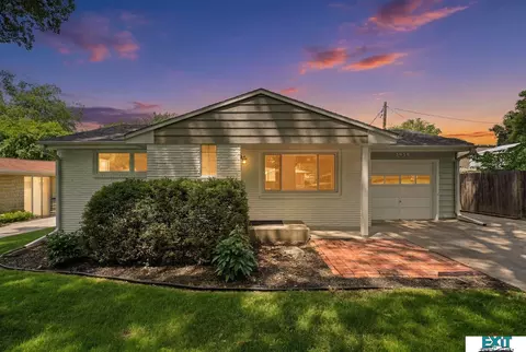 5938 Newton St, Lincoln, NE 68506