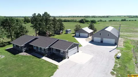 14964 Us Hwy 77, Pickrell, NE 68422