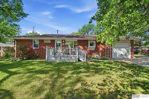 551 Trail Ridge Rd, Lincoln, NE 68505