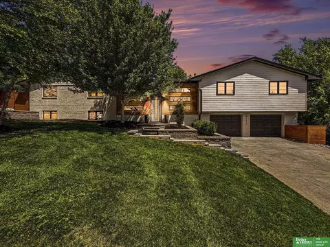 8426 Cedar St, Omaha, NE 68124