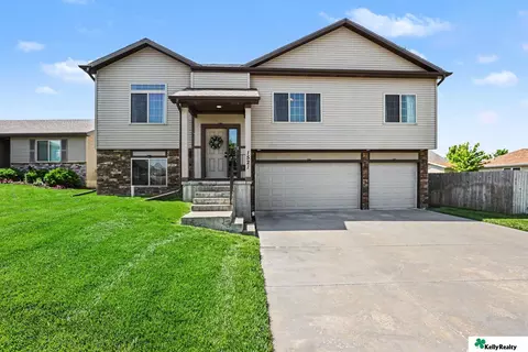1521 W Silverado Dr, Lincoln, NE 68521