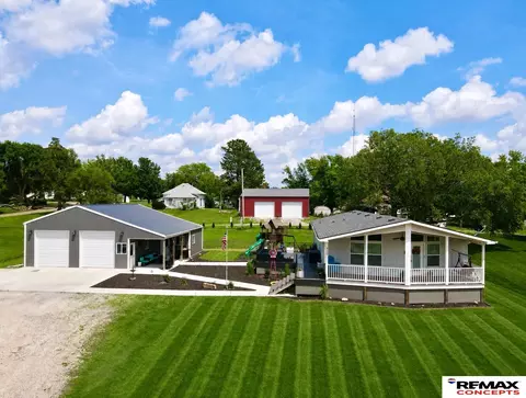 310 John St, Odell, NE 68415