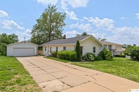 5409 S St, Omaha, NE 68117