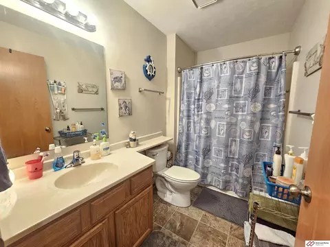 Bath - 1302 Union Ave, Beatrice, NE 68310 photo 1 of 2