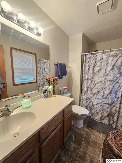 Bath - 1302 Union Ave, Beatrice, NE 68310 photo 2 of 2