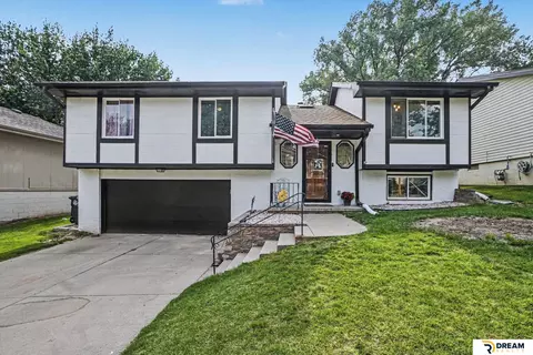 6318 N 112 Cir, Omaha, NE 68164