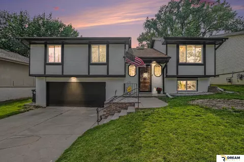 6318 N 112 Cir, Omaha, NE 68164