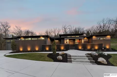 23303 K Plz, Elkhorn, NE 68022