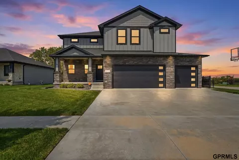 1111 Terrace View Dr, Hickman, NE 68372