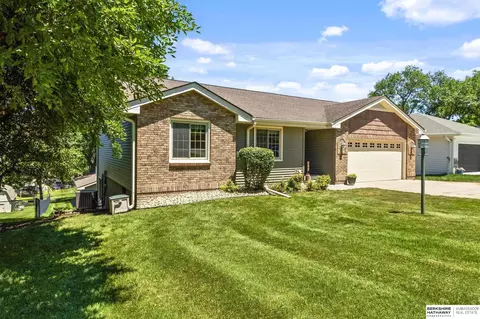 804 Beaver Lake Blvd, Plattsmouth, NE 68048