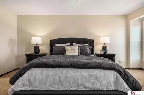 12727 W Dodge Rd #371A, Omaha, NE 68154