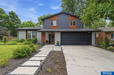 7125 Shamrock Rd, Lincoln, NE 68506