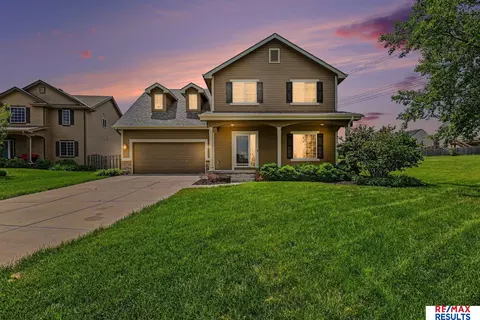 11171 Prospect St, Papillion, NE 68046