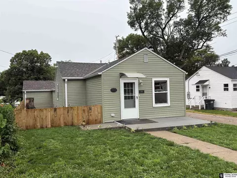 616 E 4th St, York, NE 68467