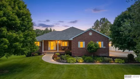 2966 Eagle Ridge Dr, Missouri Valley, IA 51555