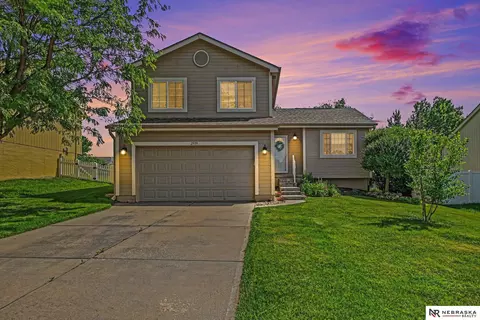2509 Arlington St, Bellevue, NE 68123
