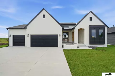 8811 Dragonfly Ln, Lincoln, NE 68526
