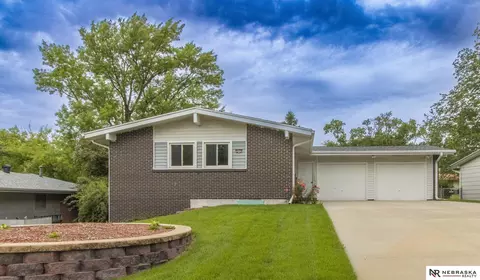 9630 Maple Dr, Omaha, NE 68134