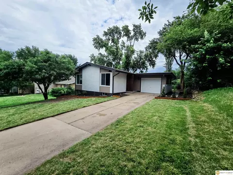 4613 N 83rd St, Omaha, NE 68134