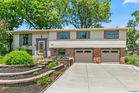 9614 Brownley Dr, Omaha, NE 68134