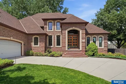 5925 Dobsons Ct, Lincoln, NE 68516