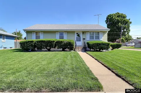 1344 Fairacres Dr, Fremont, NE 68025