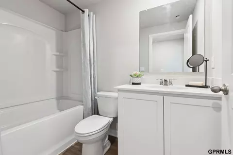 Bath - 16518 Clay St, Bennington, NE 68007 photo 3 of 3