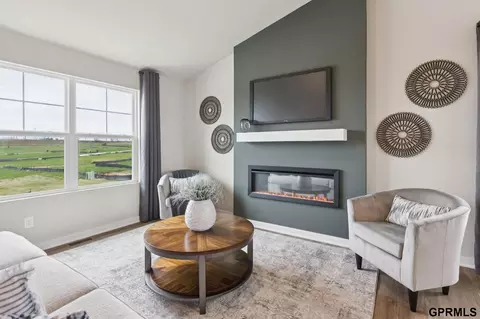 Living - 16518 Clay St, Bennington, NE 68007 photo 2 of 3