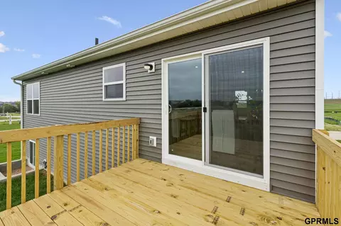 Exterior - 16518 Clay St, Bennington, NE 68007 photo 3 of 4