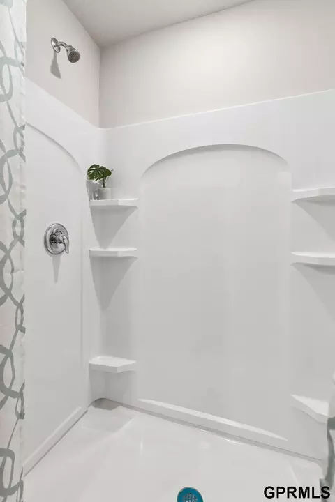 Bath - 16518 Clay St, Bennington, NE 68007 photo 2 of 3