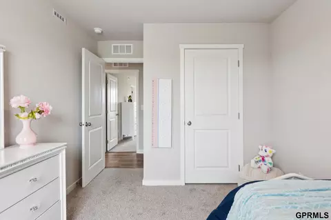 Bedroom - 16518 Clay St, Bennington, NE 68007 photo 4 of 7